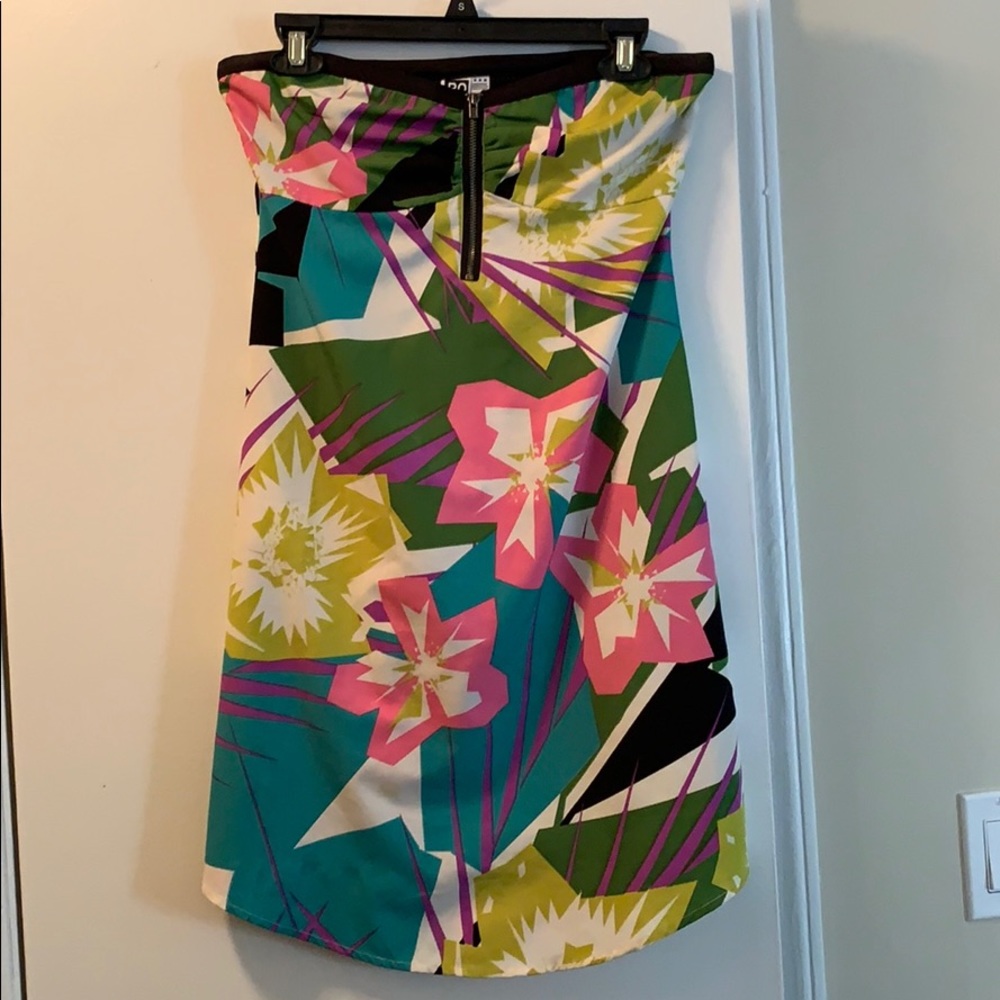 Strapless pattern dress